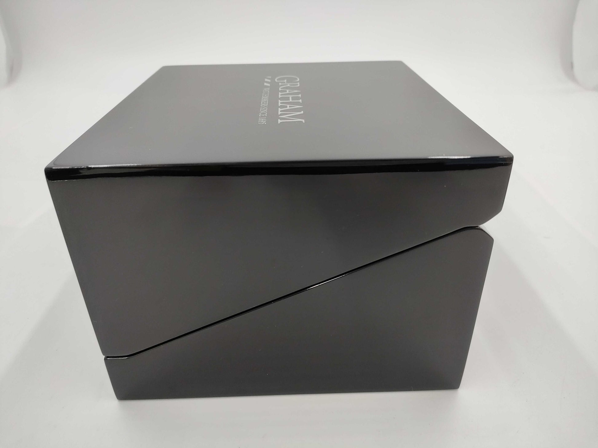 GRAHAM Empty Box Unisex