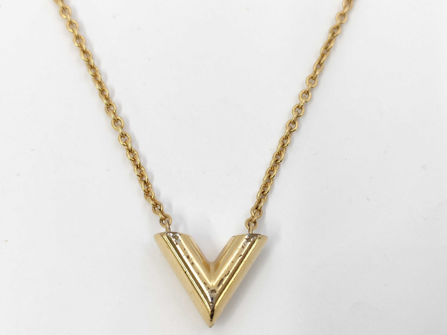 LOUIS VUITTON Essential V Necklace OB1252