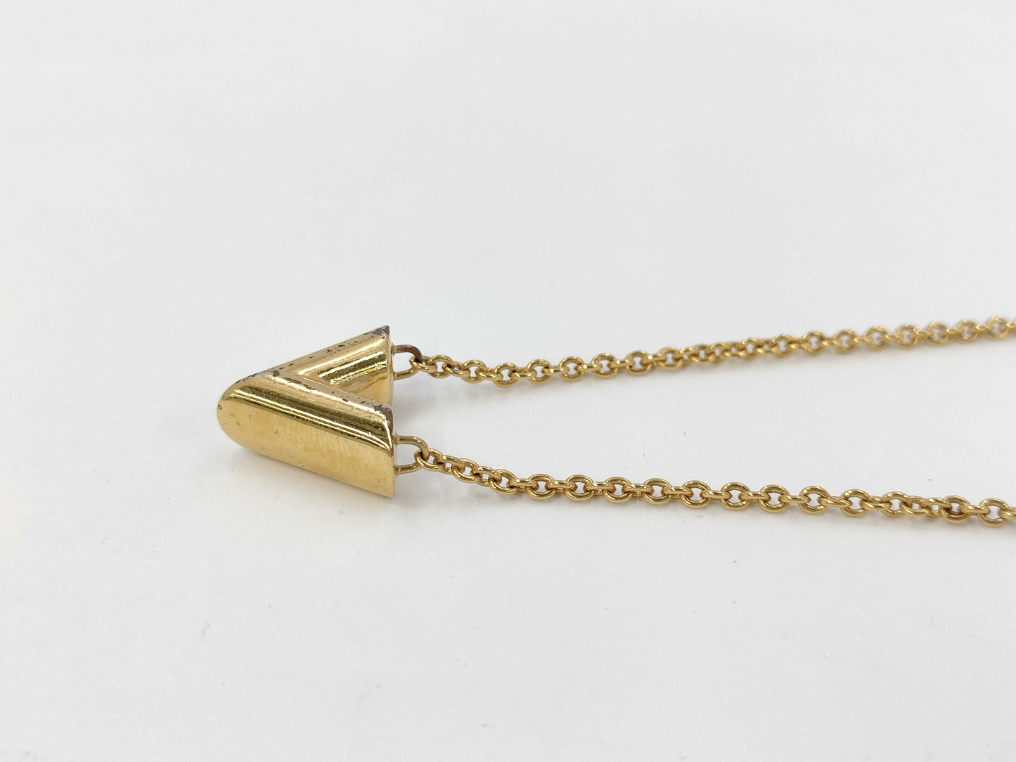 LOUIS VUITTON Essential V Necklace OB1252