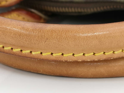 LOUIS VUITTON LOUIS VUITTON Monogram Louis Vuitton Alma Handbag Bag