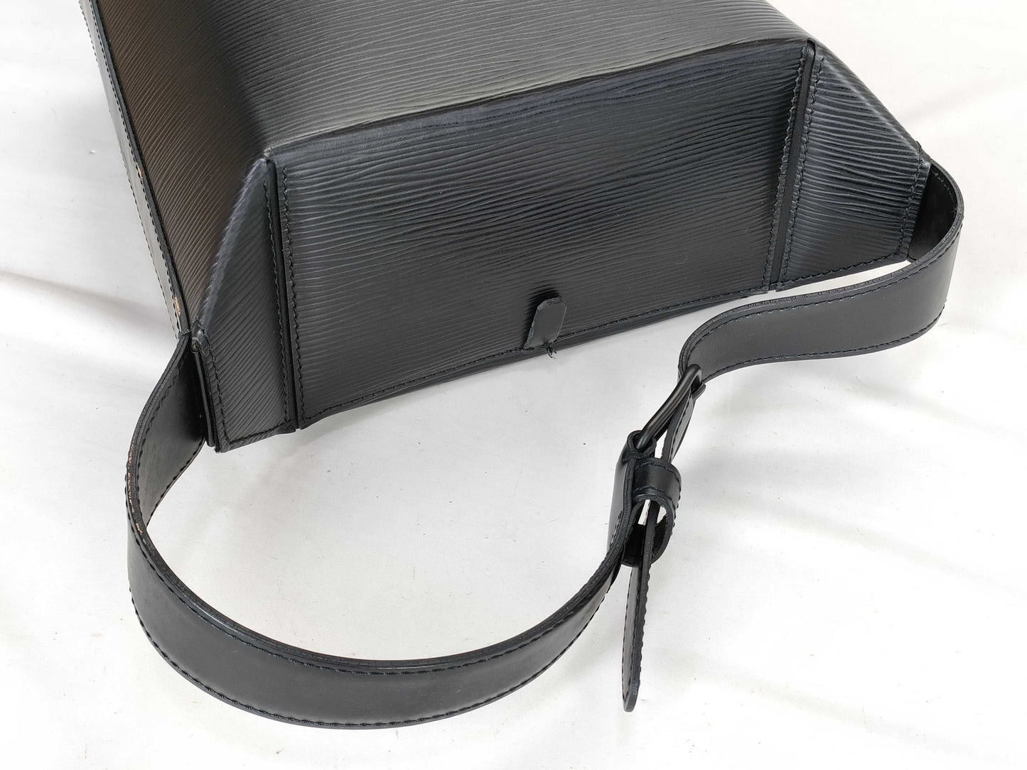 LOUIS VUITTON Epi Vuitton Epi Saxophone M80161 VI0934 Shoulder Bag