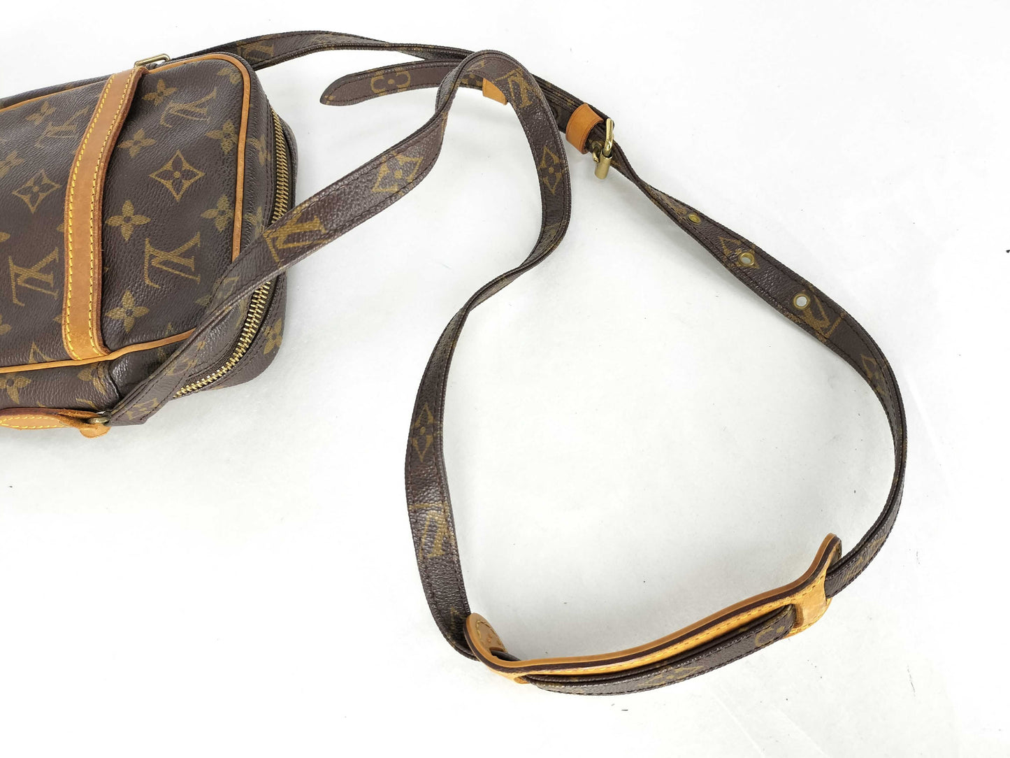 LOUIS VUITTON Monogram Vuitton Monogram Amazon M45236 AR0090 Outer Pocket Mold Shoulder Bag