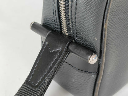 LOUIS VUITTON Taiga Vuitton Taiga Kaluga M30812 Clutch Bag