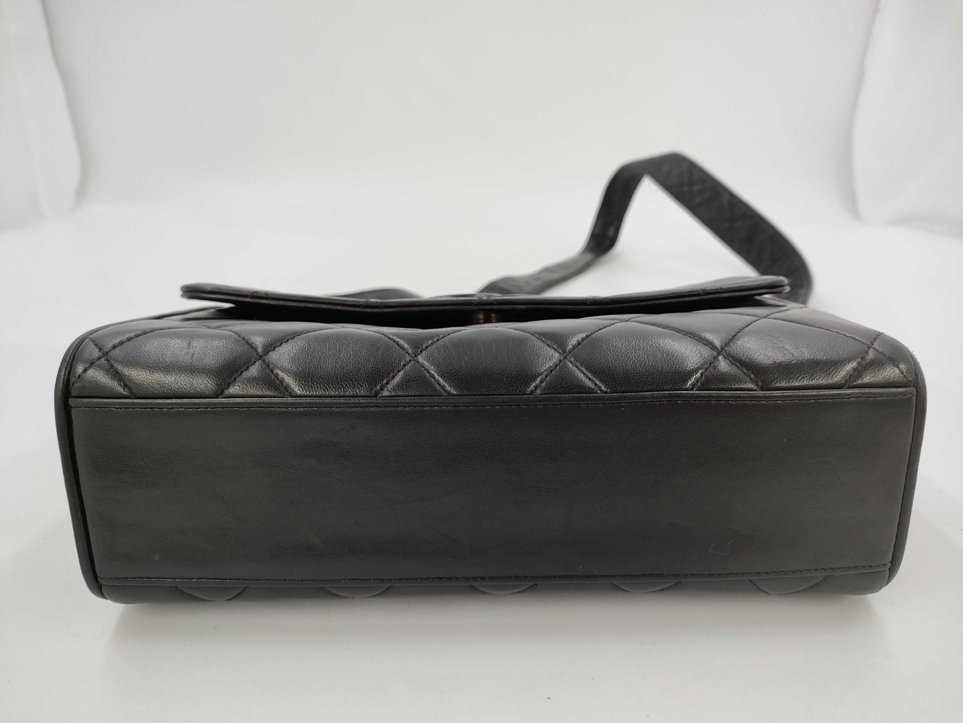 CHANEL Lamb Matelasse Shoulder Bag with Seal