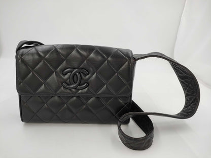 CHANEL Lamb Matelasse Shoulder Bag with Seal