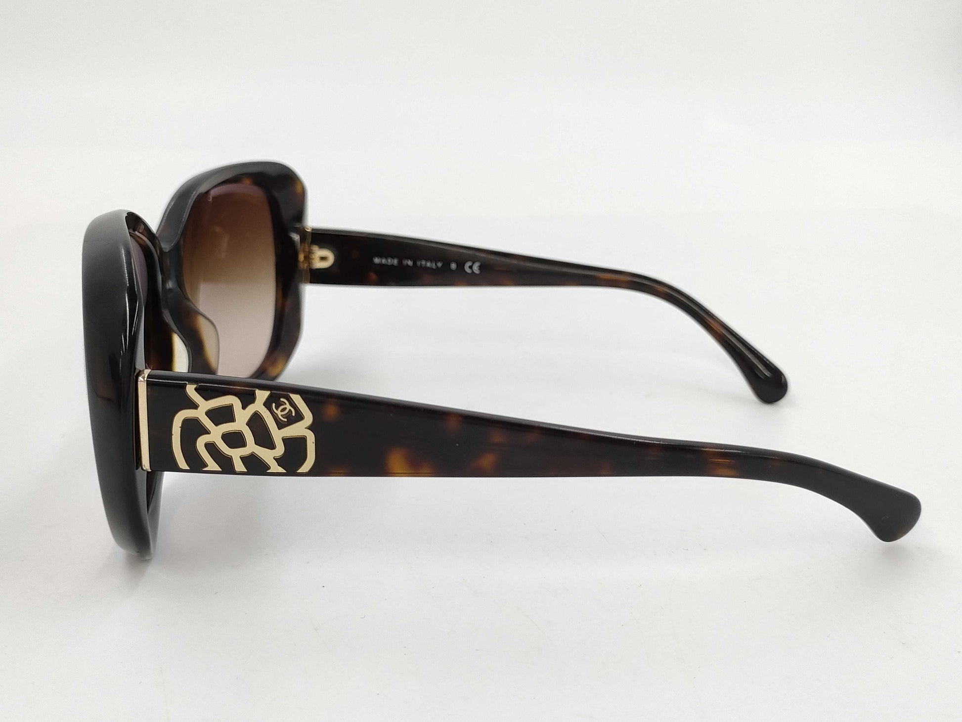CHANEL Camellia Tortoiseshell Sunglasses with Case
