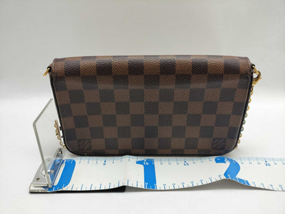 LOUIS VUITTON Damier Louis Vuitton Chain Shoulder Bag