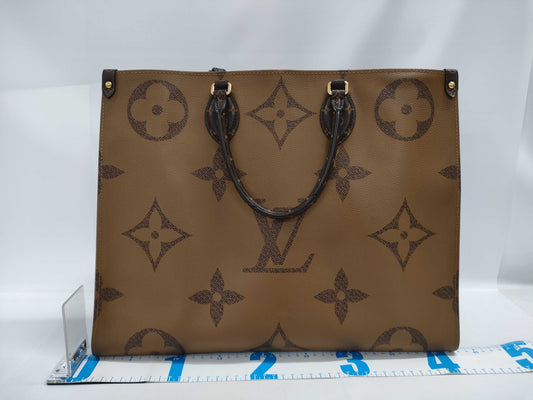 LOUIS VUITTON Louis Vuitton Monogram On-the-Go GM Bag