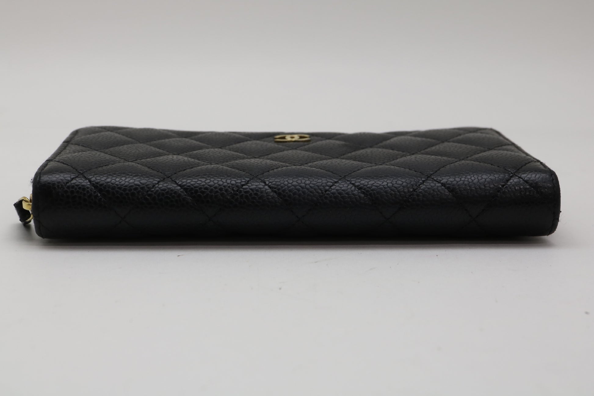 CHANEL Caviar Skin Gold Hardware Wallet