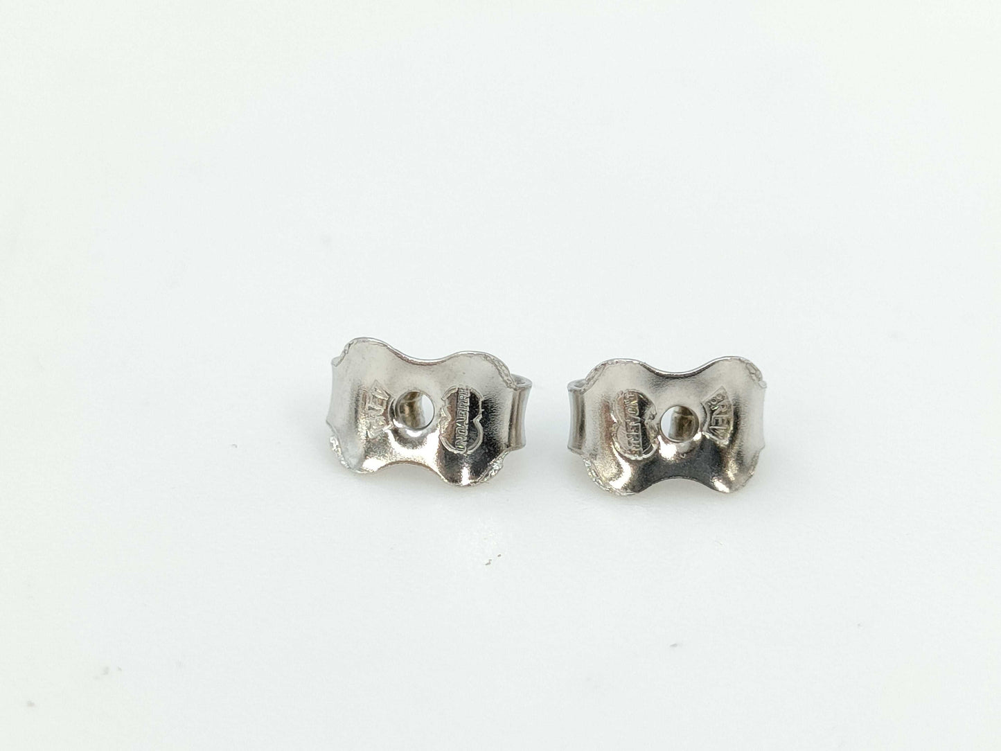 UNOAERRE White Gold 750 7.9g Earrings