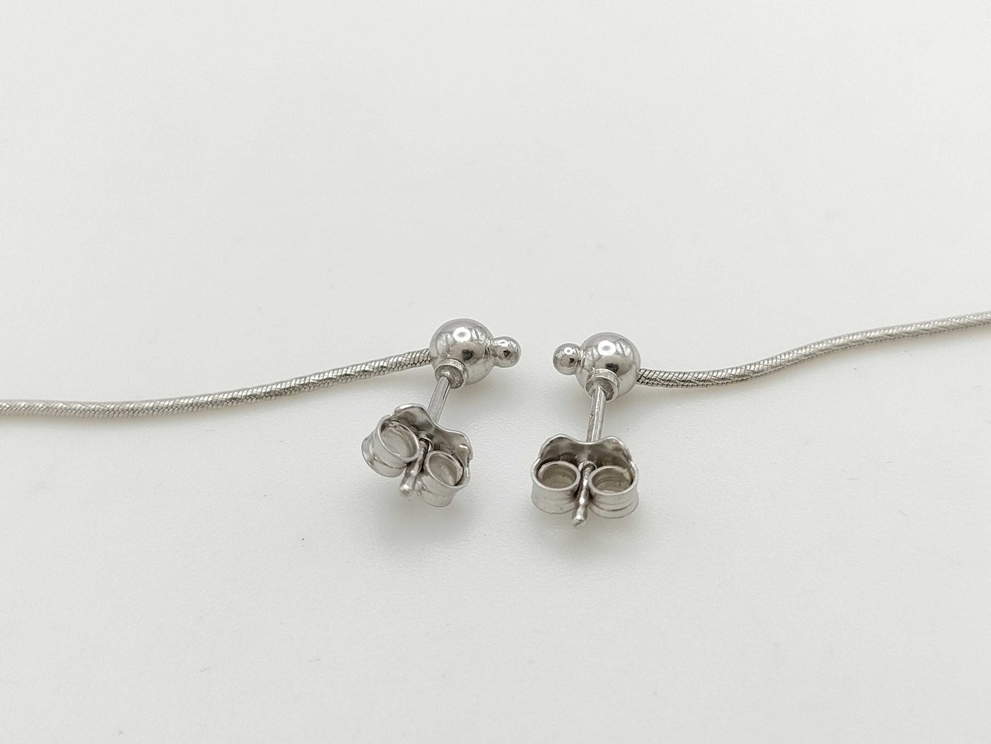 UNOAERRE White Gold 750 7.9g Earrings