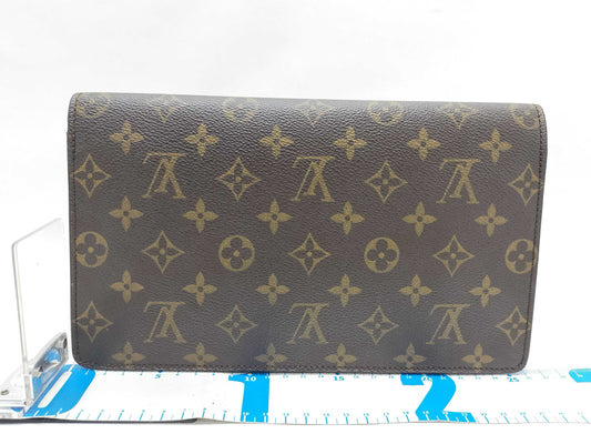 LOUIS VUITTON Monogram LOUIS VUITTON Vuitton Monogram Chaillot Clutch Bag
