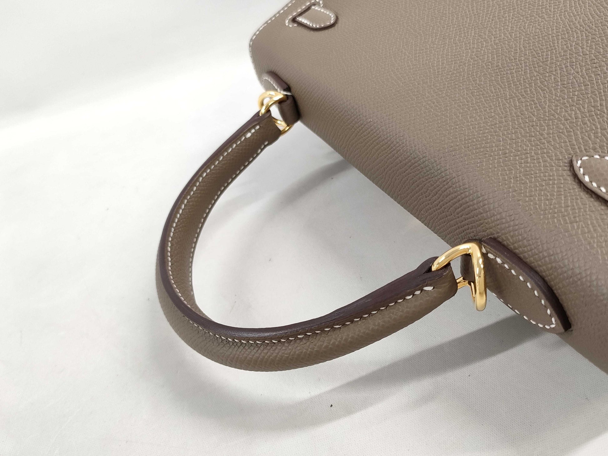 HERMES Kelly 25 Epsom Etoupe Gold Hardware GP B Stamp Bag