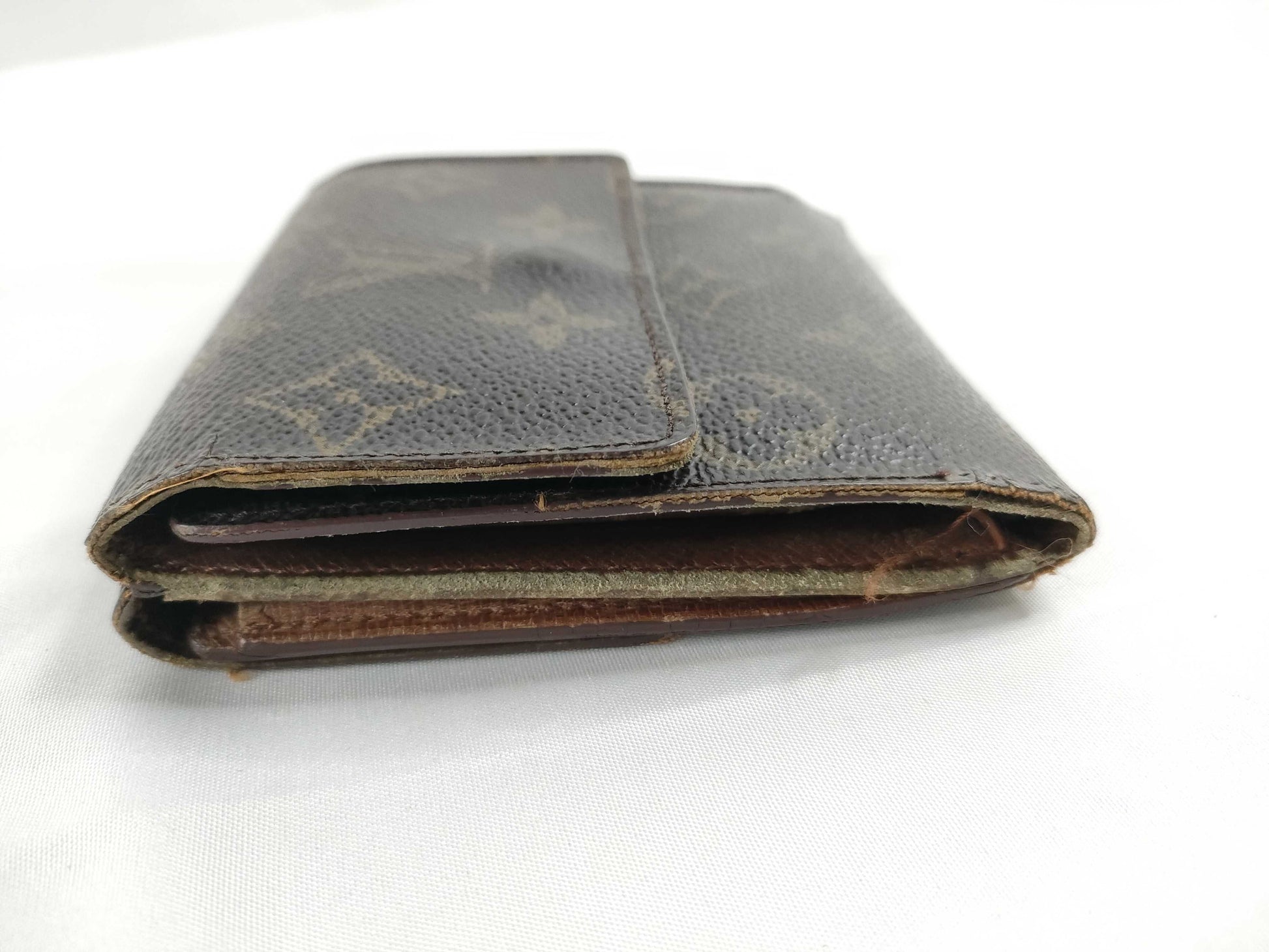 LOUIS VUITTON Monogram LV Bi-Fold Wallet Wallet