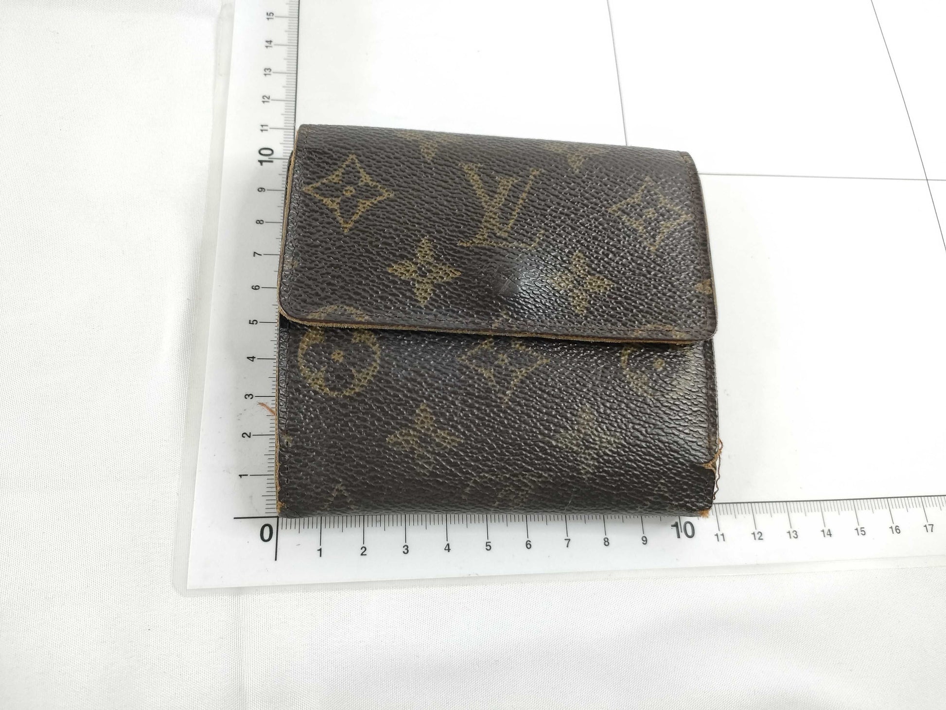 LOUIS VUITTON Monogram LV Bi-Fold Wallet Wallet