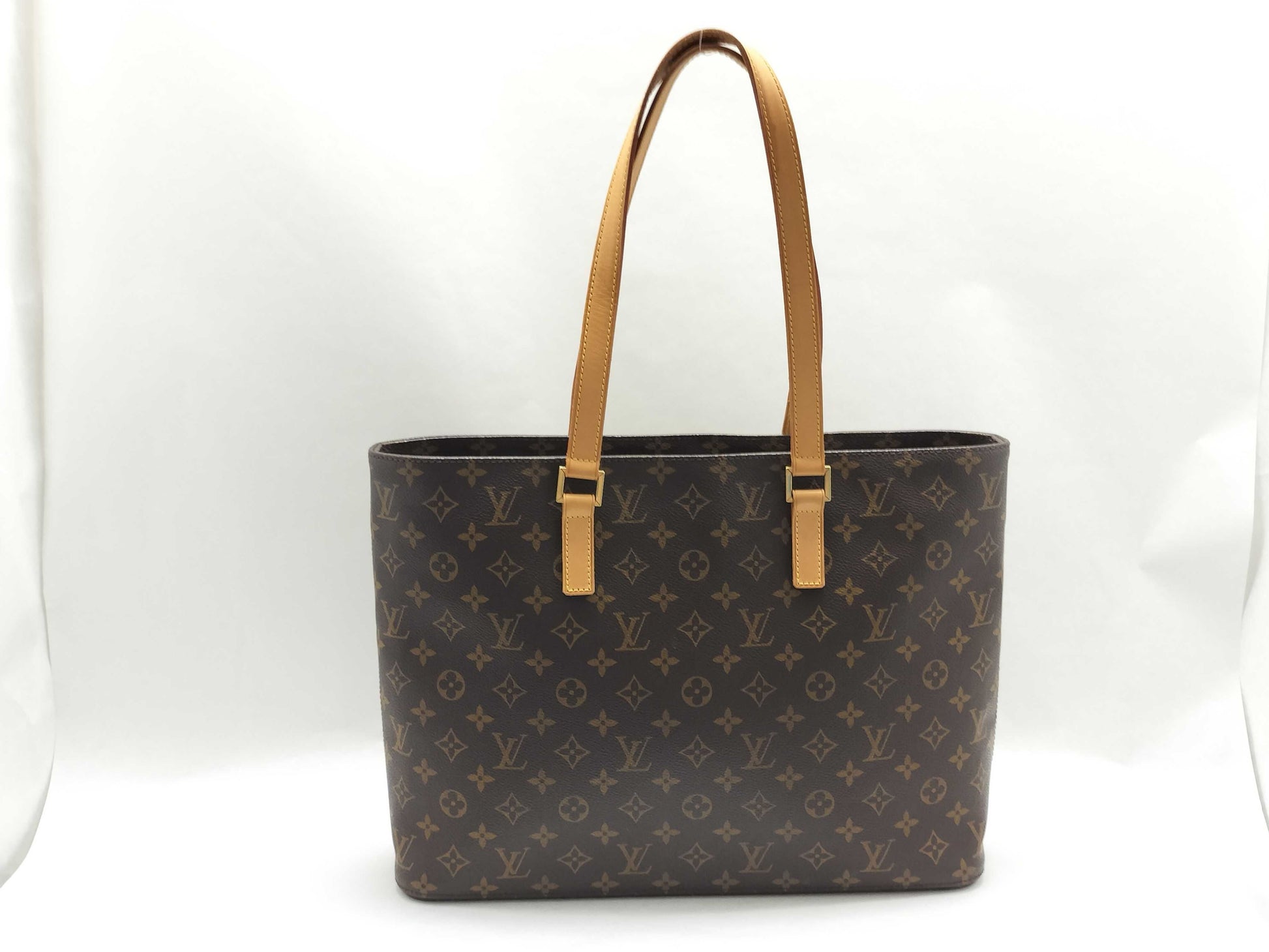 LOUIS VUITTON Monogram LV Monogram Luco Shoulder Bag