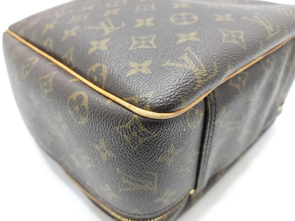 LOUIS VUITTON Monogram LOUIS VUITTON Monogram Excursion Handbag