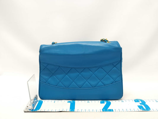 CHANEL Chain Shoulder Bag