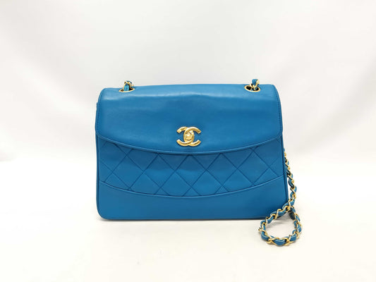CHANEL Chain Shoulder Bag