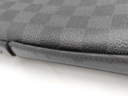 LOUIS VUITTON Damier Graffit LV Damier Graffit Zippy XL Clutch Bag