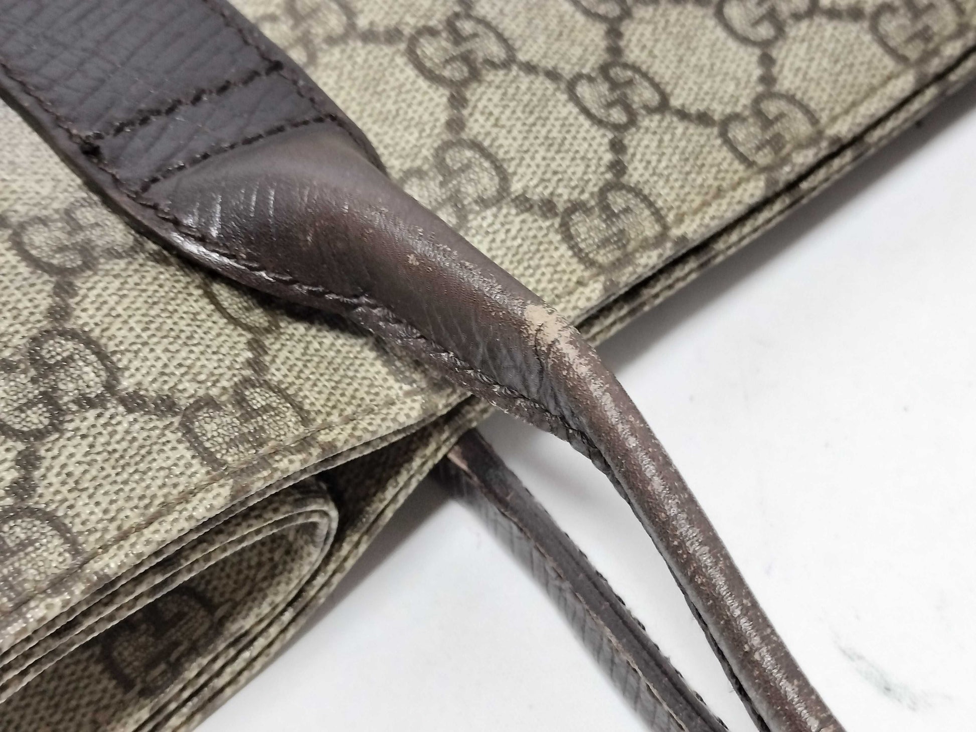 GUCCI Gucci GG Supreme Bag Brown Handbag