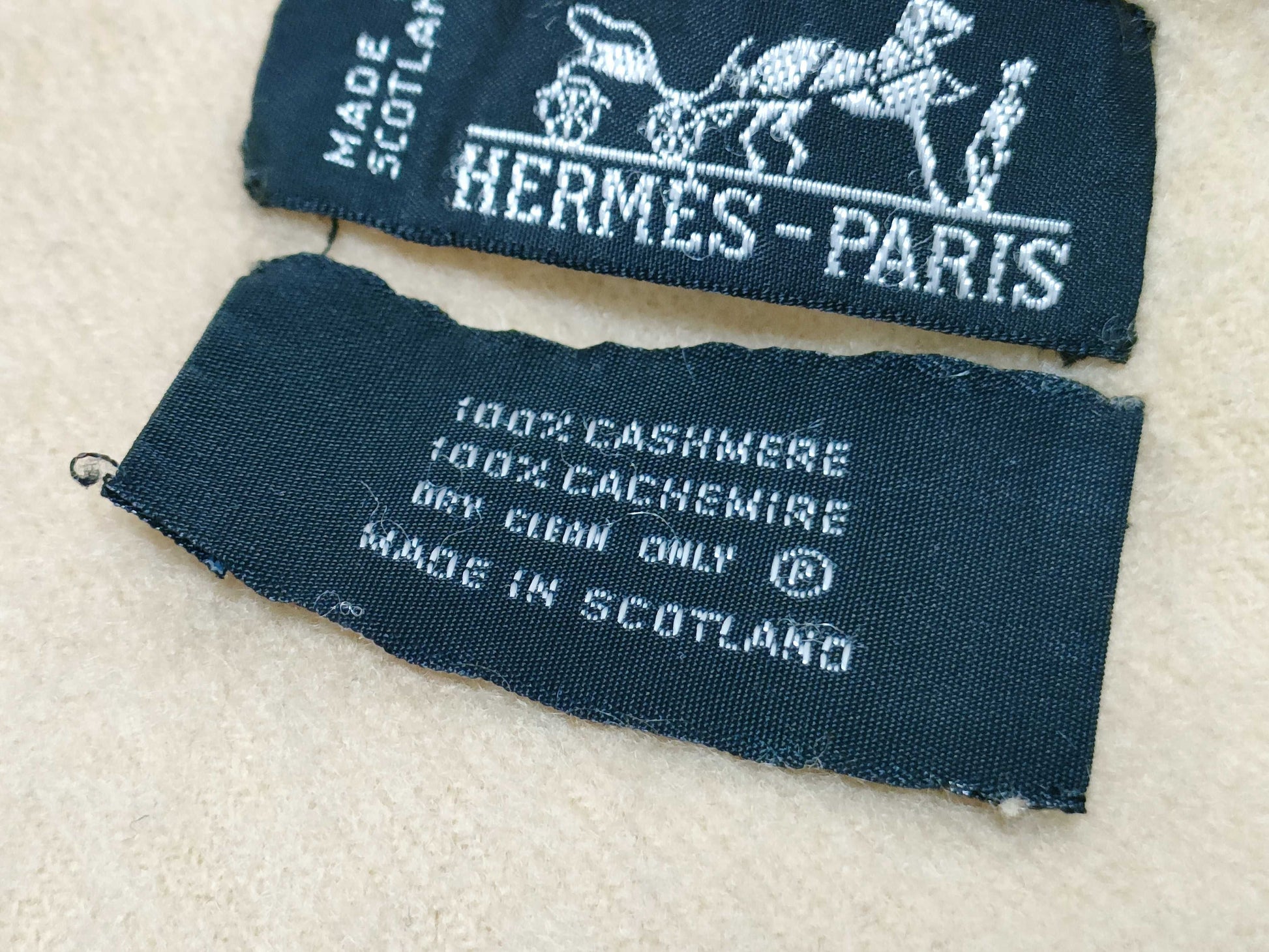 HERMES Large Format Stole Cashmere 100 & Logo Embroidery? Other accessories