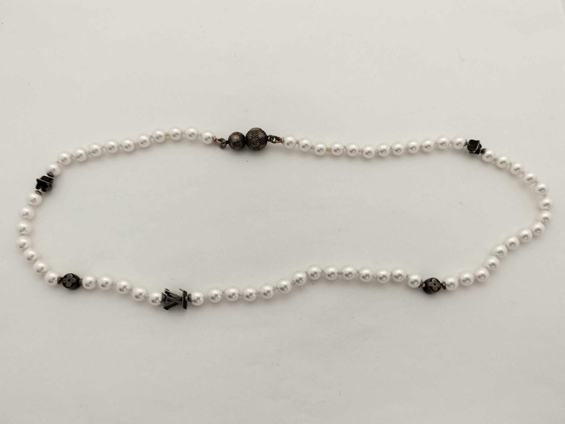 LOUIS VUITTON LV Monogram Slim Pearl Necklace M02235 LE4214 Necklace