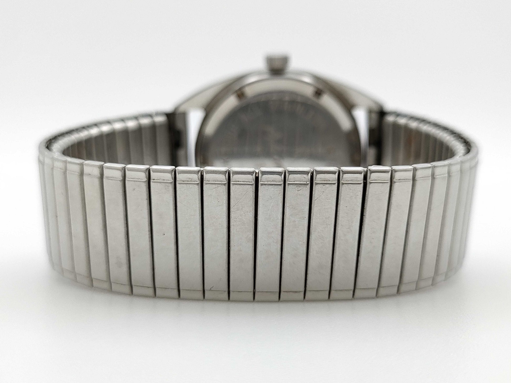 1611 Manual winding non-moving ladies' watch