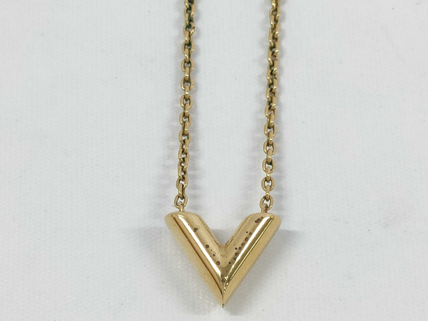 LOUIS VUITTON Essential V Necklace M61083 Necklace