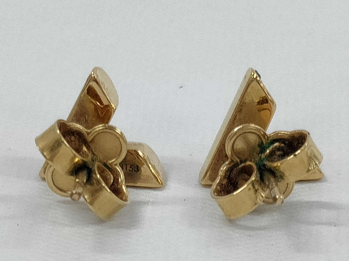 LOUIS VUITTON Essential V Earrings M68153 Serial LE0251 Earrings