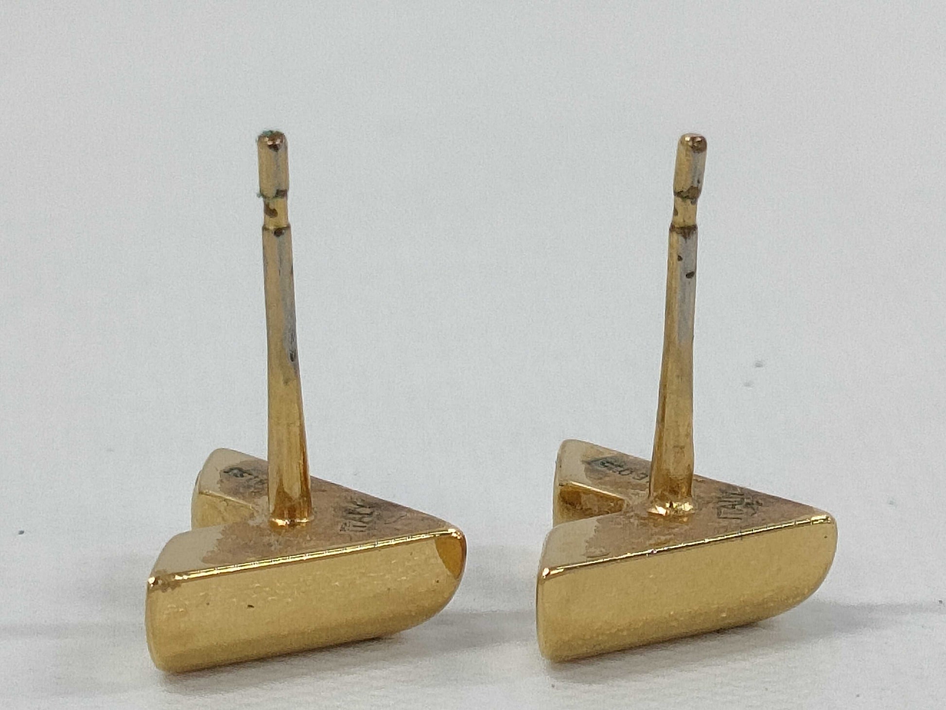 LOUIS VUITTON Essential V Earrings M68153 Serial LE0251 Earrings