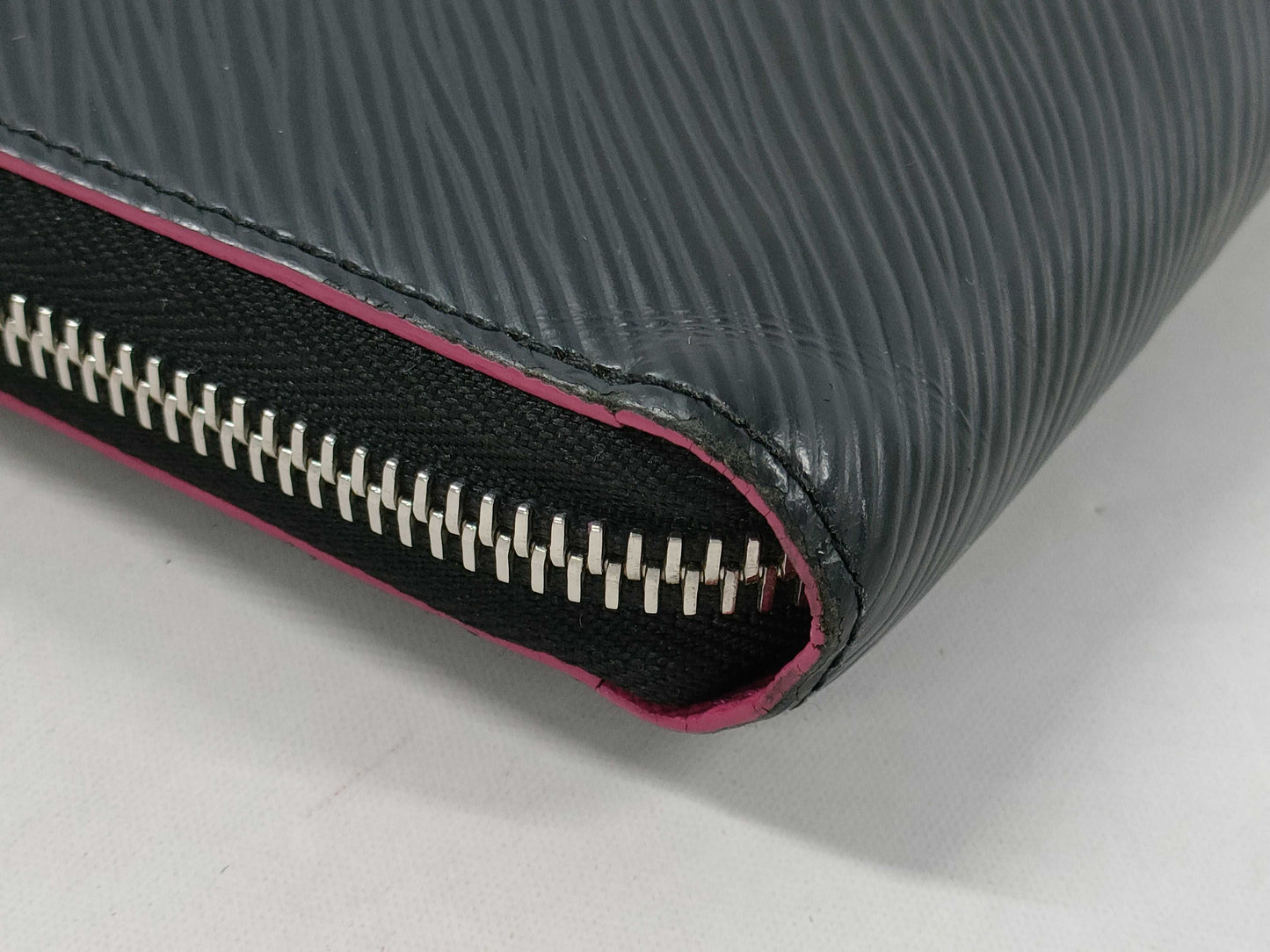 LOUIS VUITTON Epi Zippy Wallet, Bicolor Black/Hot Pink, M64838, Serial Number GI0210