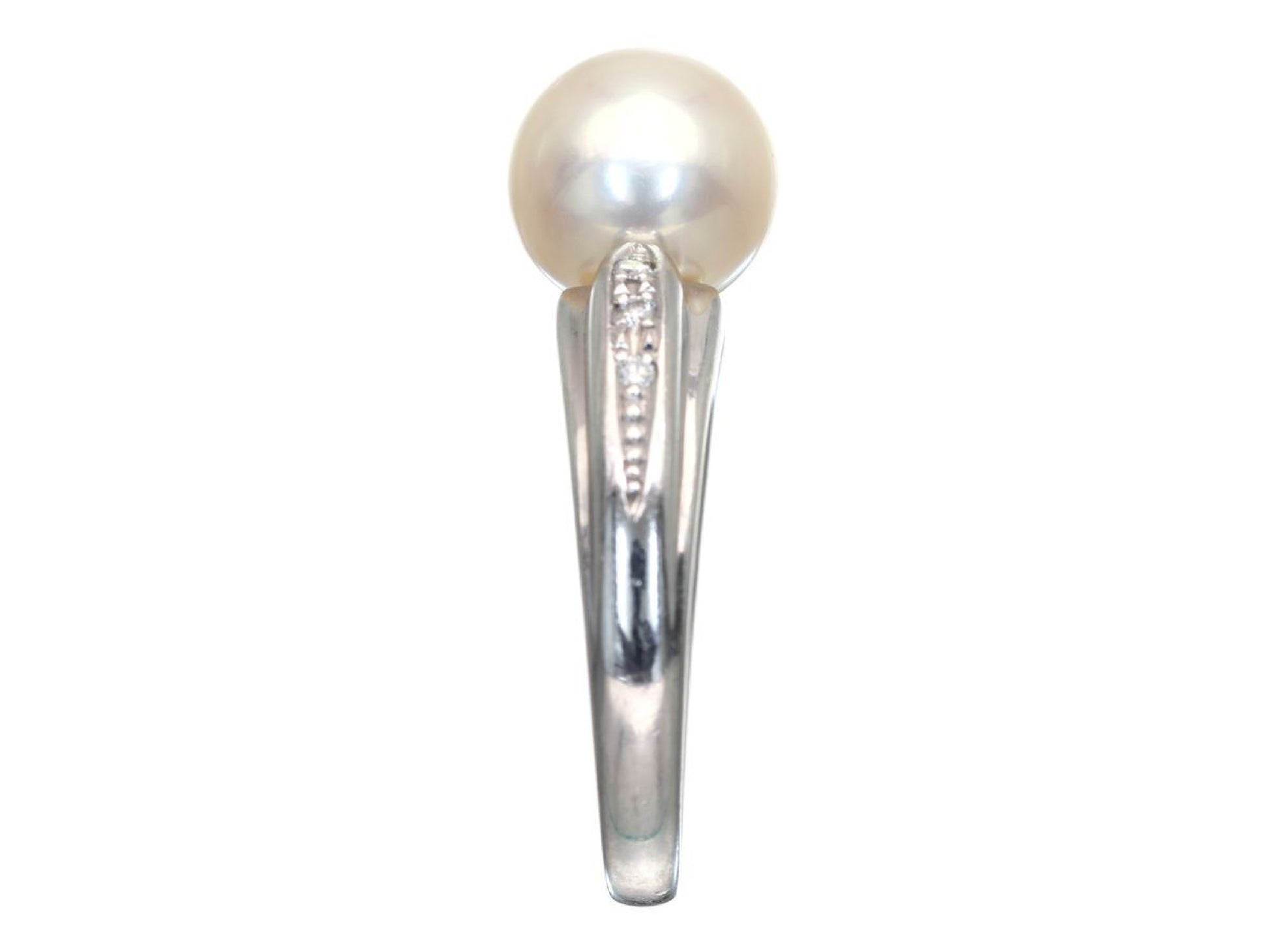 Akoya pearl ring, approximately 8.8mm diameter, 0.05ct, Pt900, 7.0g .