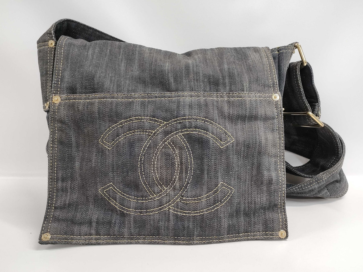 CHANEL Sparkling Shoulder Bag in Denim/Dark Navy/GD