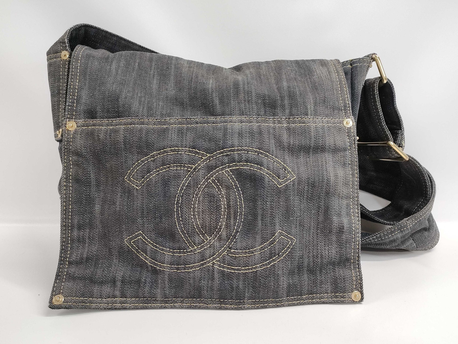 CHANEL Sparkling Shoulder Bag in Denim/Dark Navy/GD
