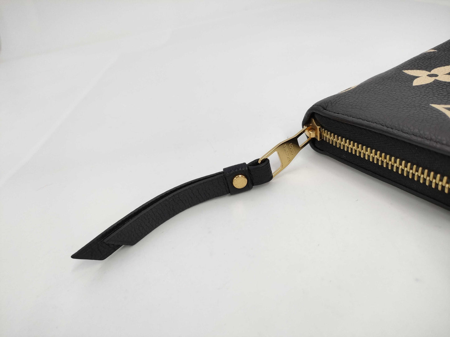LOUIS VUITTON Empreinte Zippy Wallet in Black and Beige with IC Tag and G Hardware