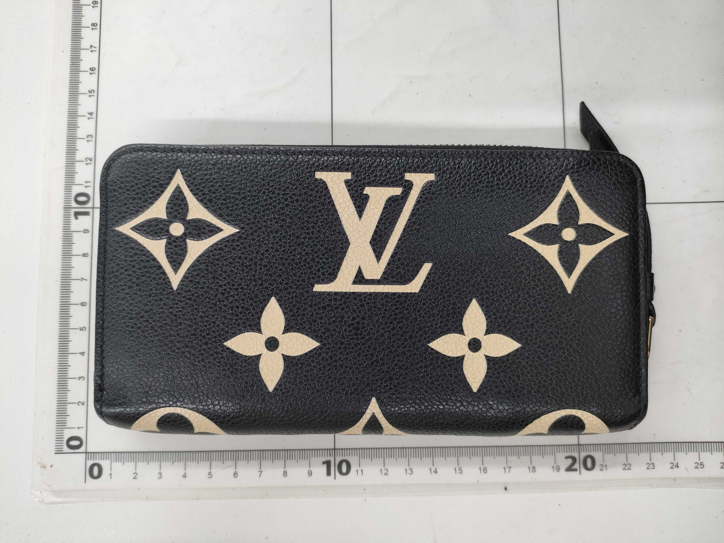 LOUIS VUITTON Empreinte Zippy Wallet in Black and Beige with IC Tag and G Hardware