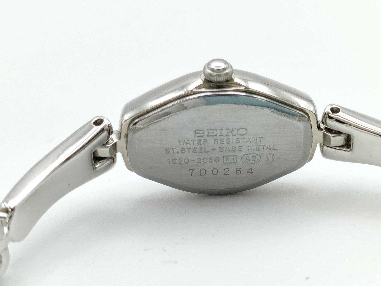 TISSE 1E20-3C50 7D0264 Quartz Shell Dial Immovable Women's Watch