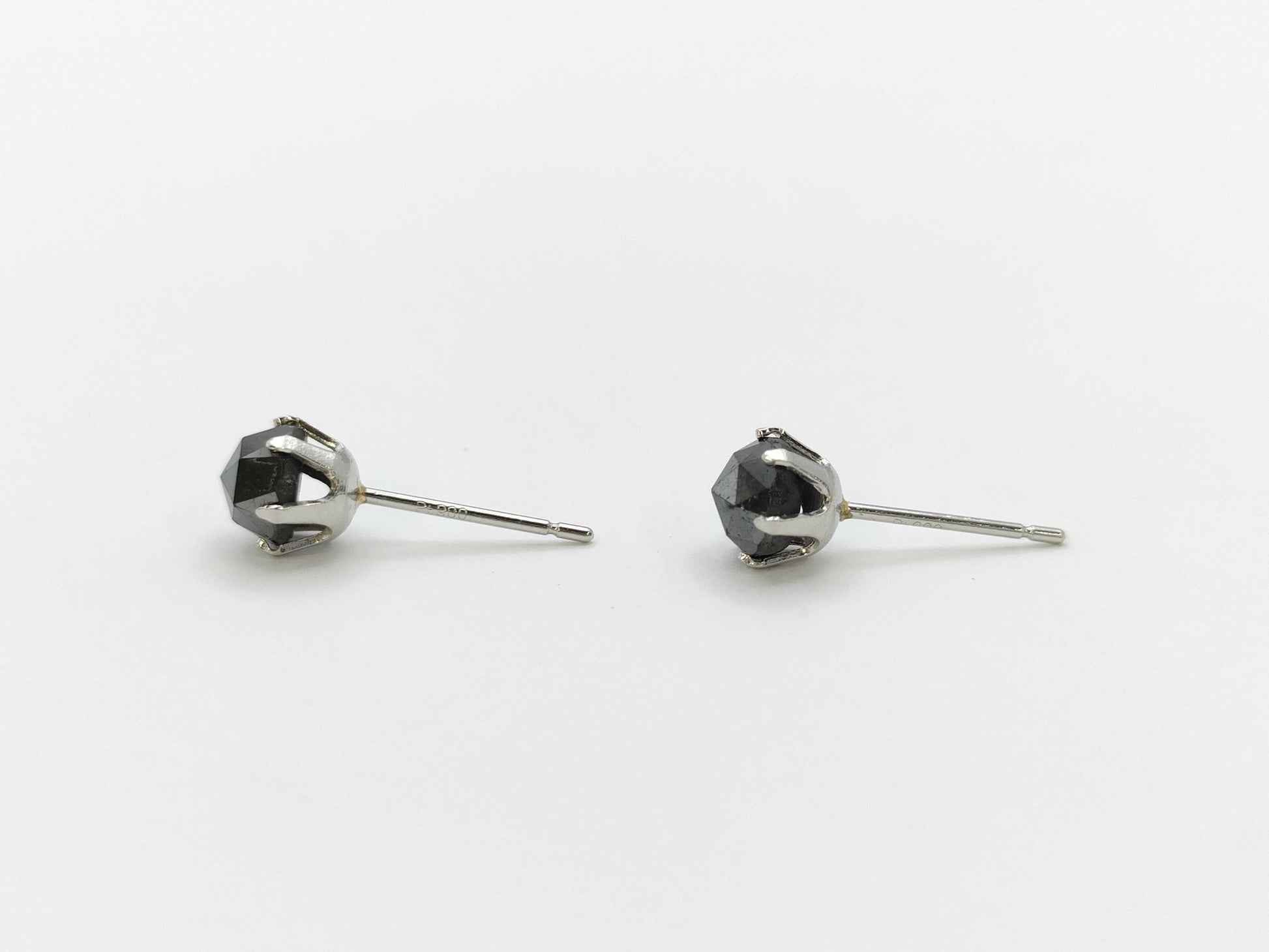 Black Stone 0.90/0.90ct PT900 0.7g Earrings 