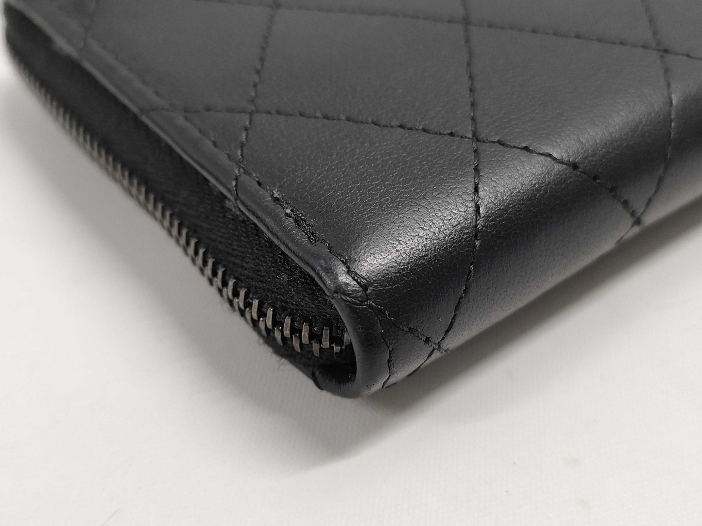 CHANEL CHANEL Matelasse Coin Case in Black Calf Leather with Black Hardware