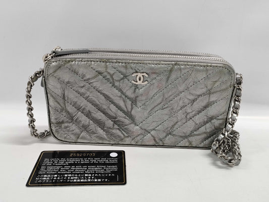 CHANEL CHANEL V-Stitch A82527 Enamel /Patent Chain Wallet Shoulder Bag