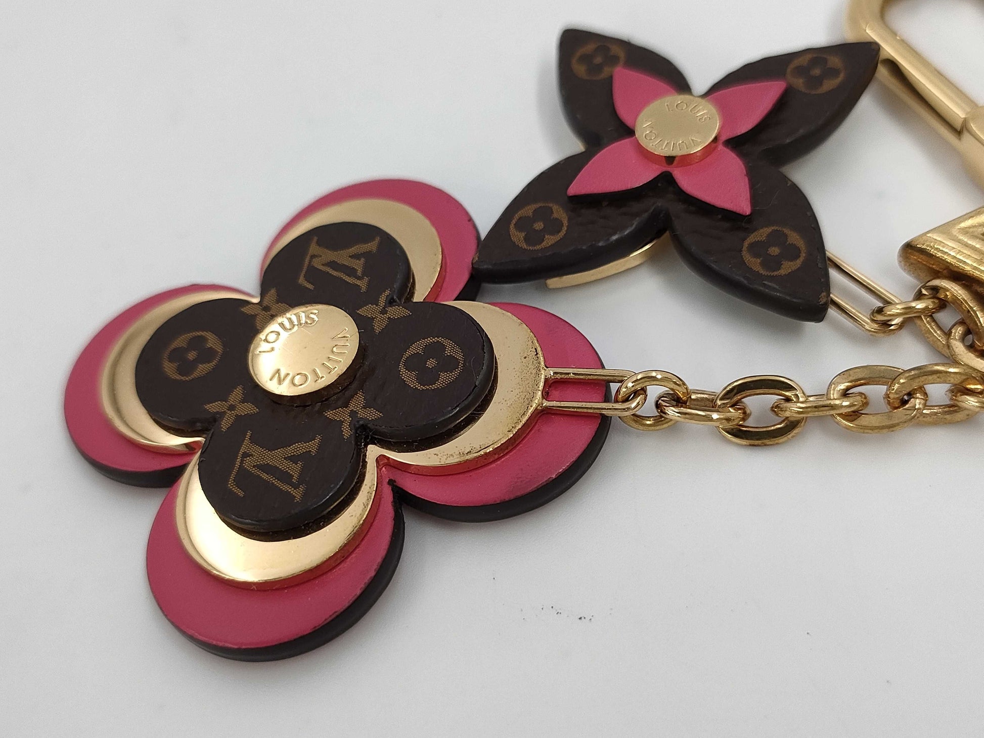 LOUIS VUITTON Blooming Flower Keychain M63084 OB0251 Charm