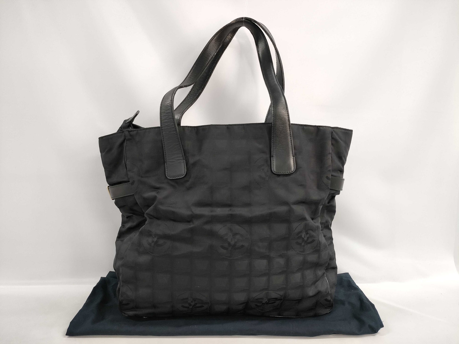 CHANEL New Travel Line Nylon and Leather Tote Bag, Black, No Warranty, 8521384