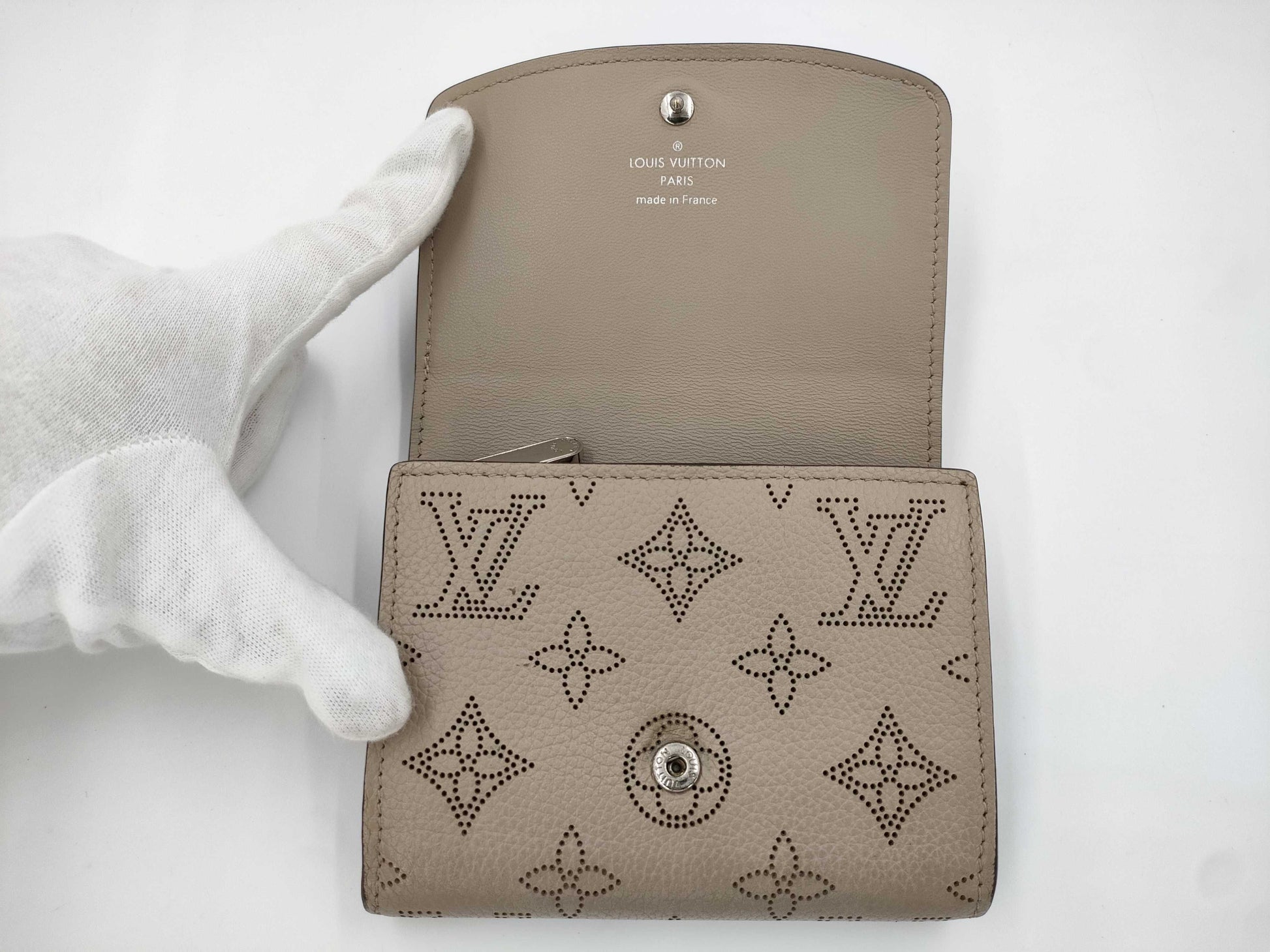 LOUIS VUITTON Louis Vuitton Mahina Portofeuil Iris Compact M62542 Galle Compact Wallet RFID Wallet