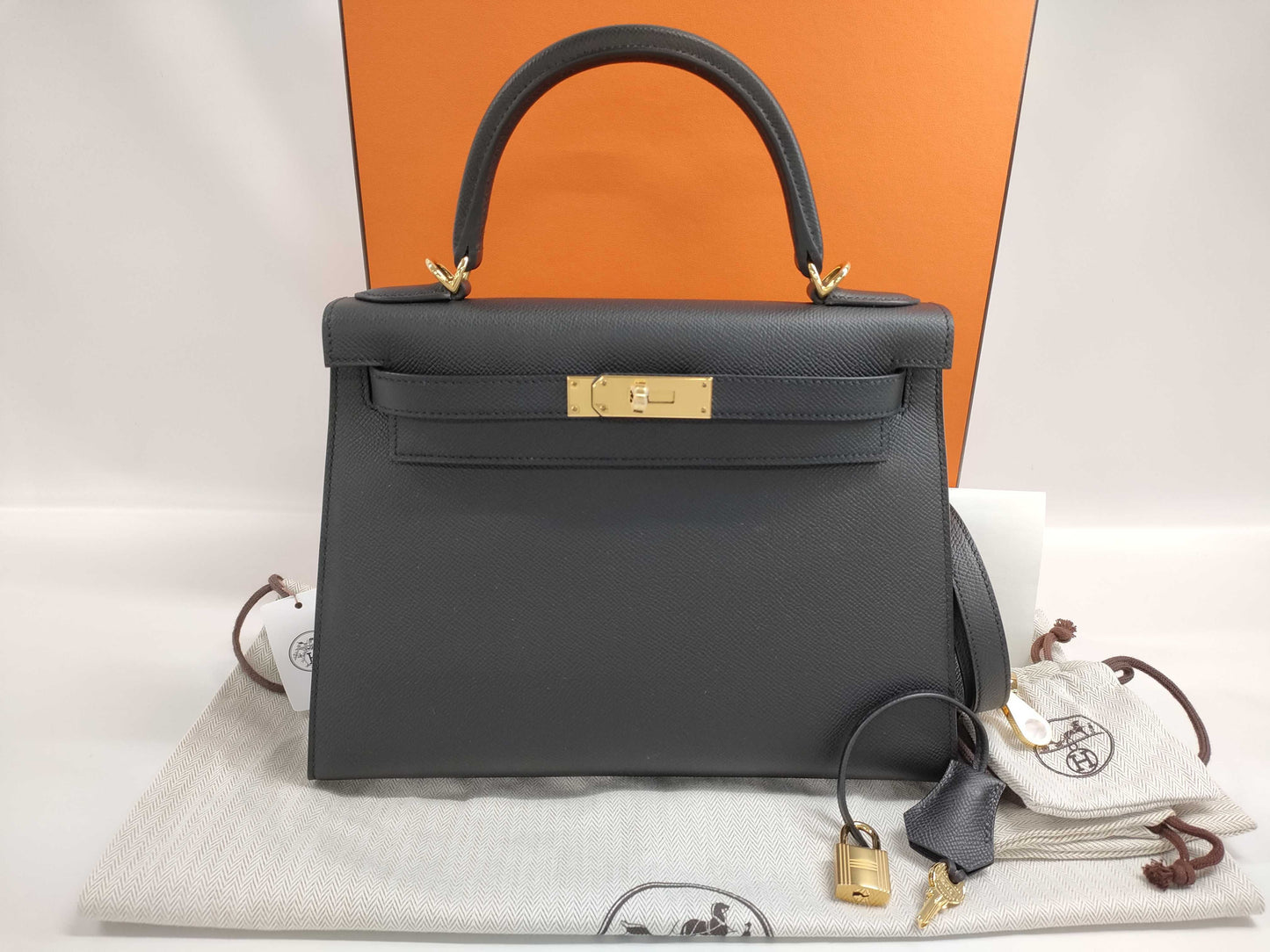 HERMES Kelly 28, exterior stitching, Noir, G hardware, Epson, K stamp, new, black handbag