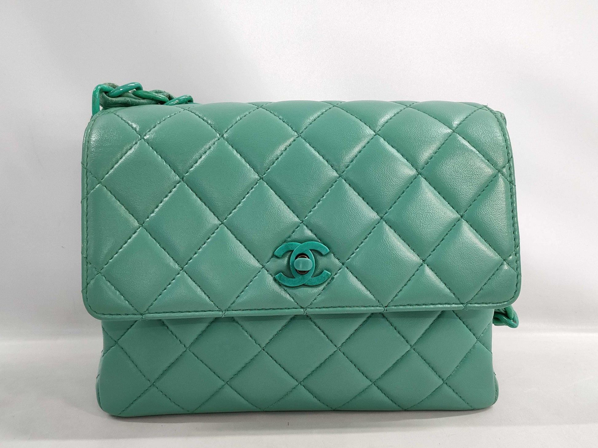 CHANEL Matelasse Chain Shoulder Bag in Lambskin/Green