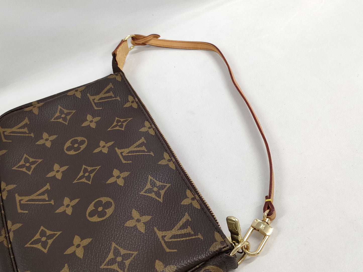 LOUIS VUITTON Accessoires Monogram Pouch