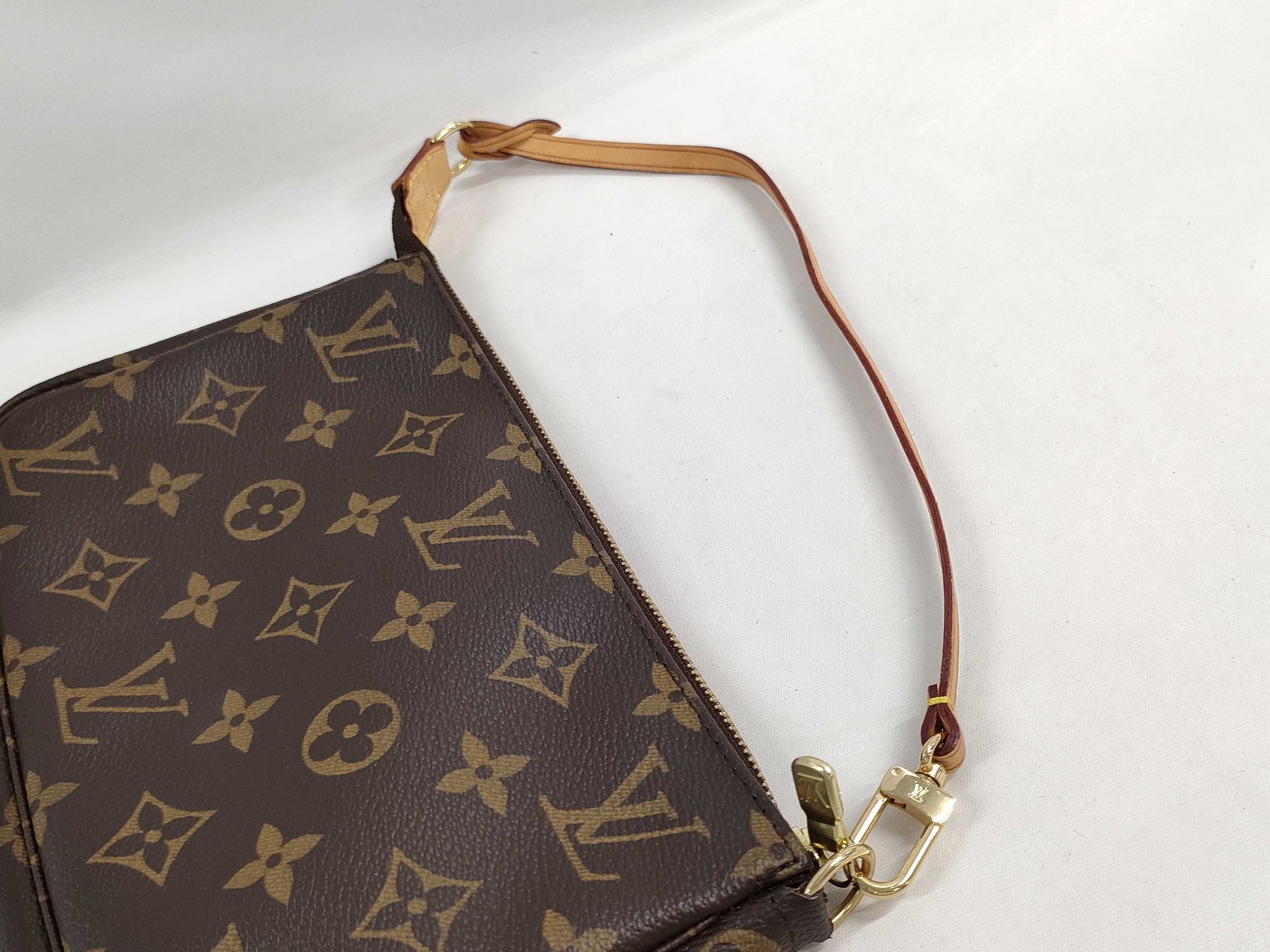 LOUIS VUITTON Accessoires Monogram Pouch