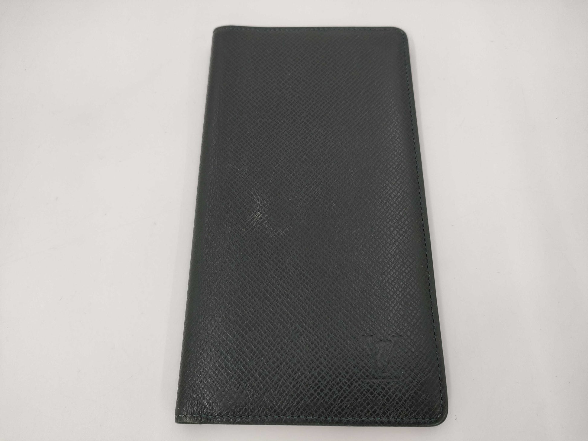 LOUIS VUITTON Taiga Long Wallet