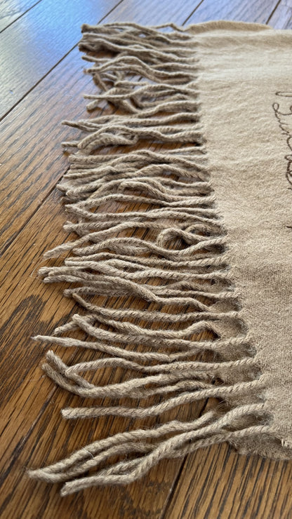 Rare BURBERRY cashmere scarf, solid color. Length: 152cm, Width: 31cm. 100% cashmere. Rare color, solid brown.